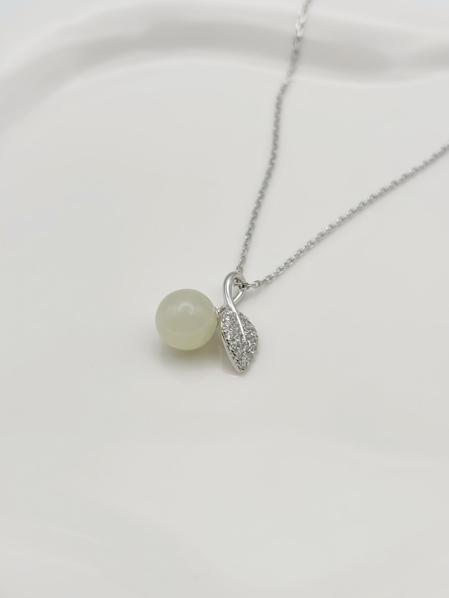 Elegante 925er Silber Halskette mit Hetian Jade Anhänger & Zirkonia | Zeitloses